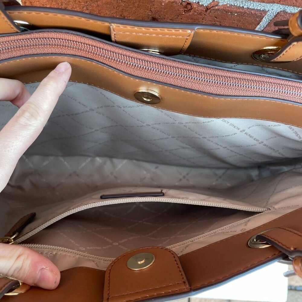 Michael Kors Commuter Tote - Picture 4 of 9